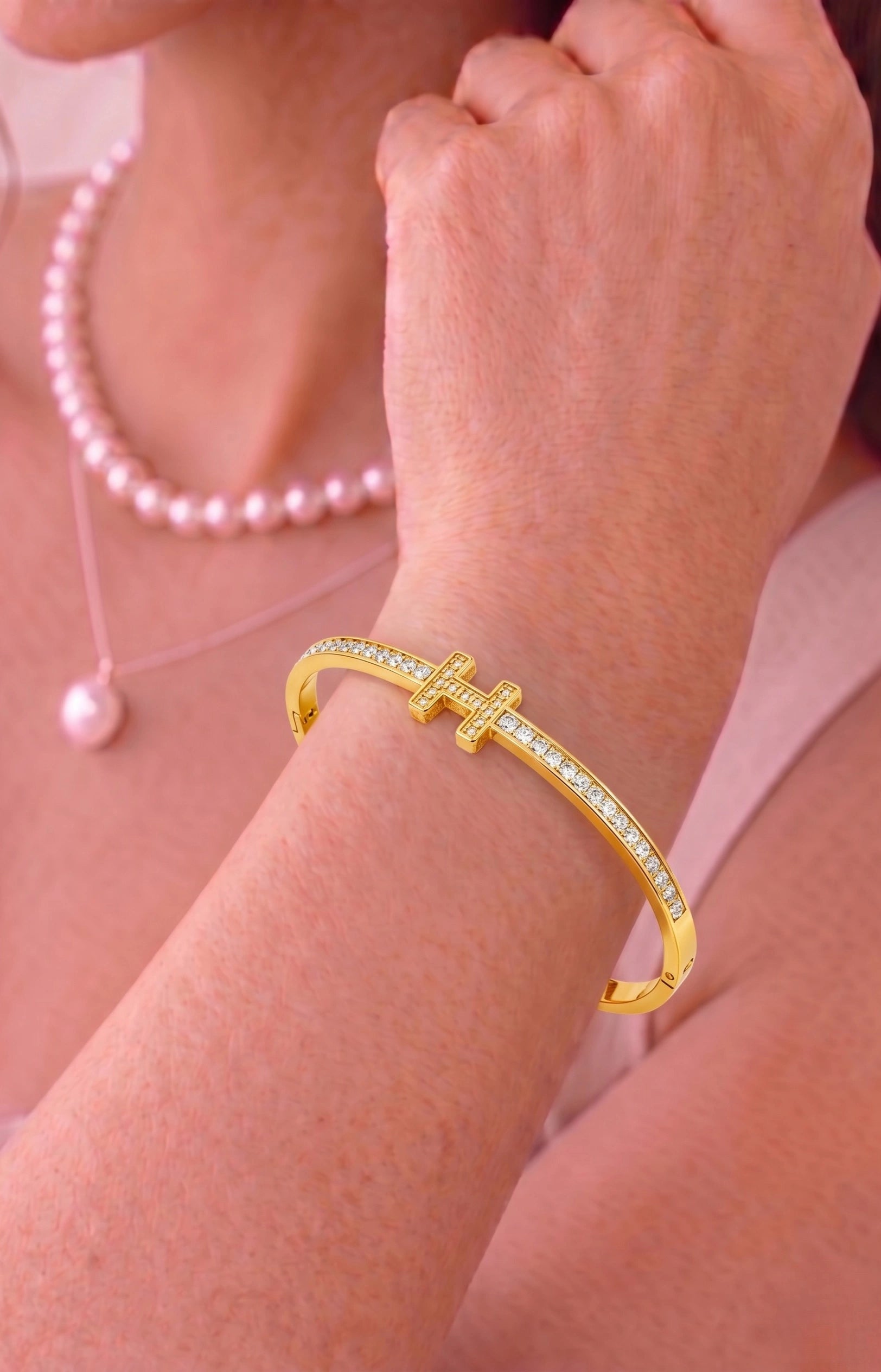 Radiant Harmony: Signature H Bangle