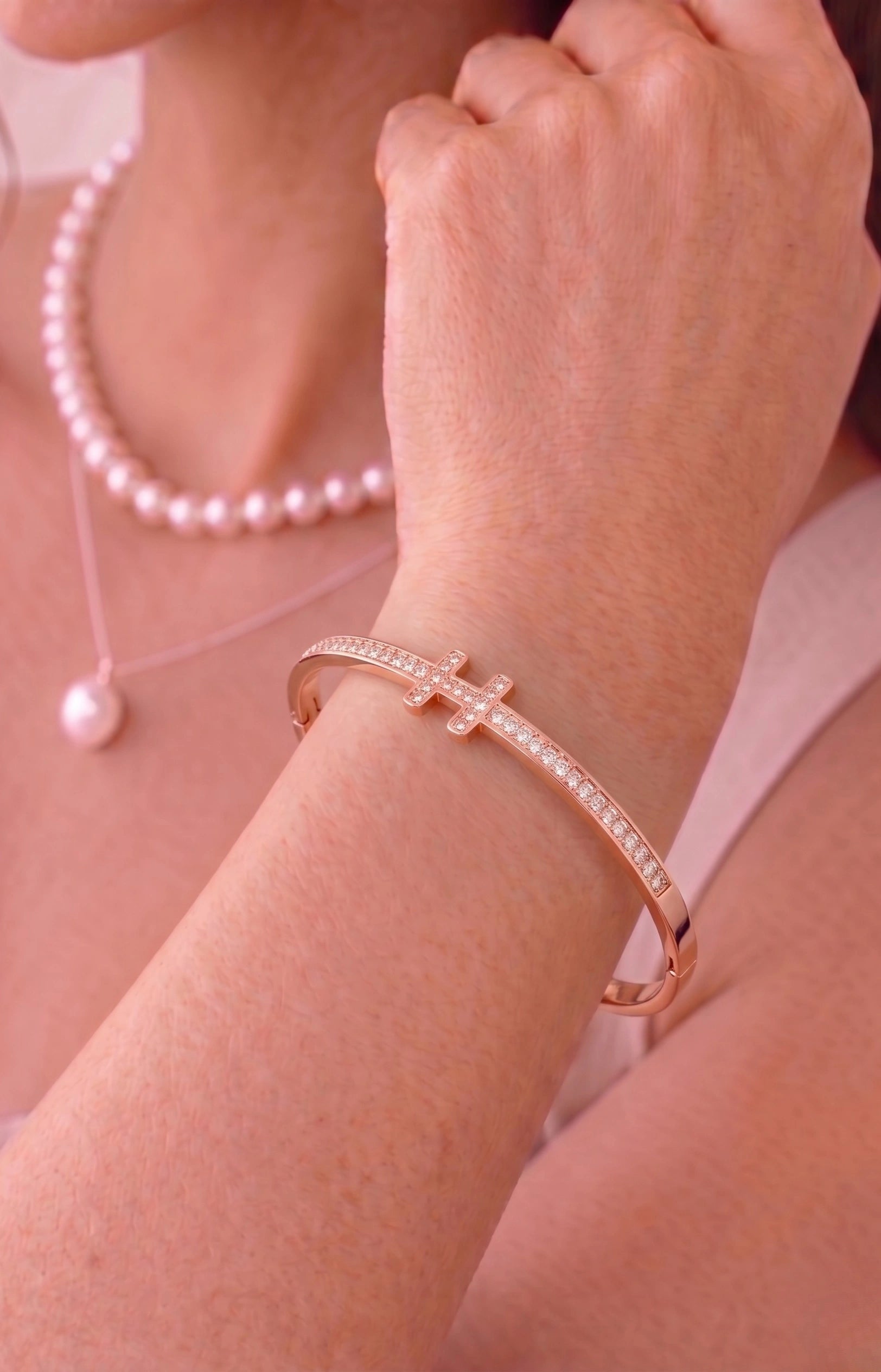 Radiant Harmony: Signature H Bangle