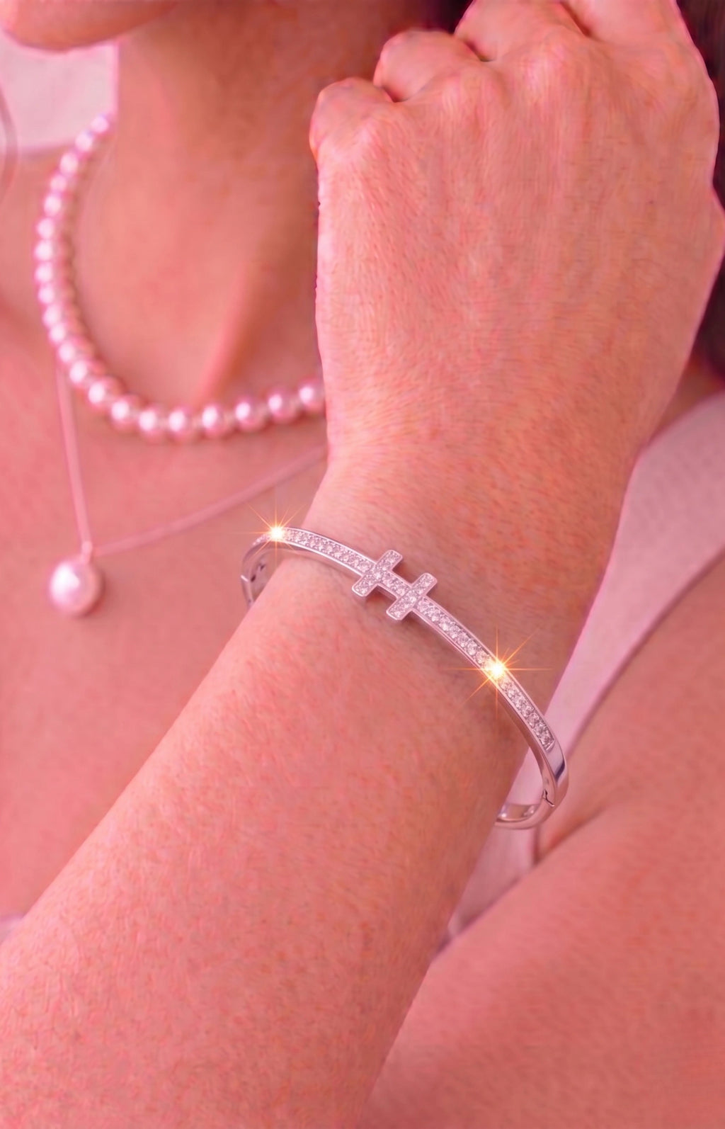 Radiant Harmony: Signature H Bangle