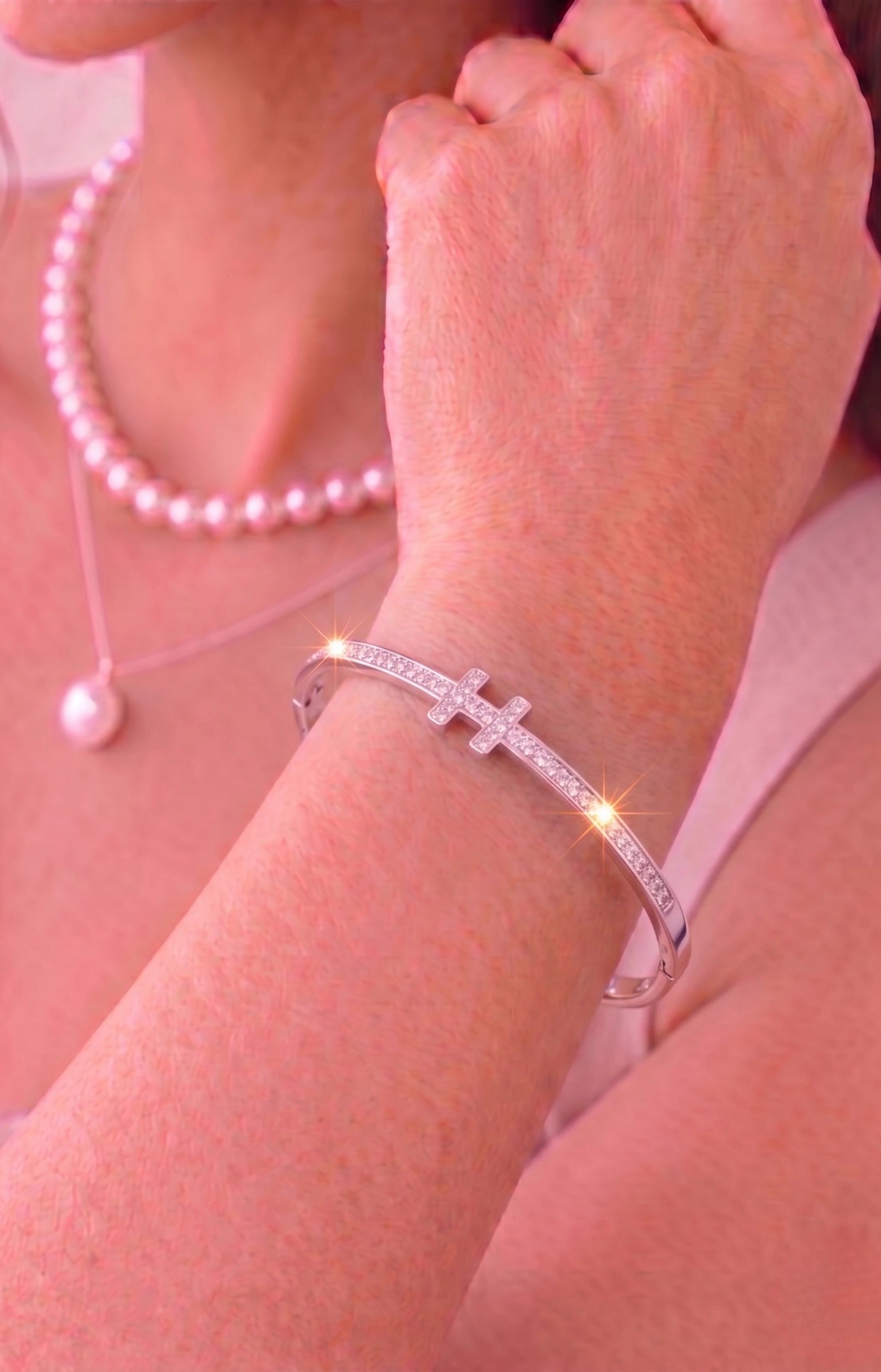 Radiant Harmony: Signature H Bangle